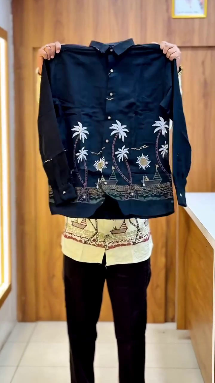 Stylish Casual Men’s Outfit with Graphic Yellow Shirt