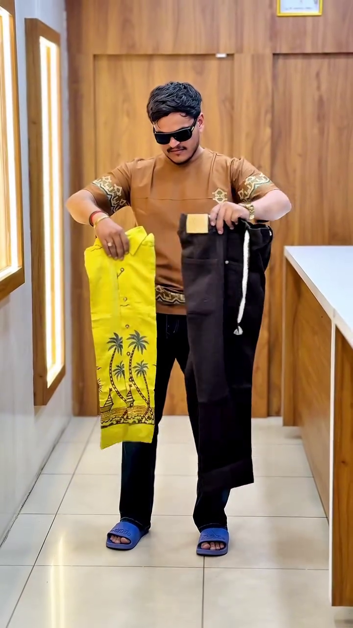 Stylish Casual Men’s Outfit with Graphic Yellow Shirt