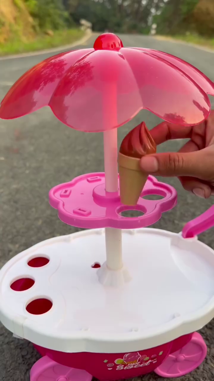 Fun Wiggle Ride-On Car – Self-Driving Toy for Kids