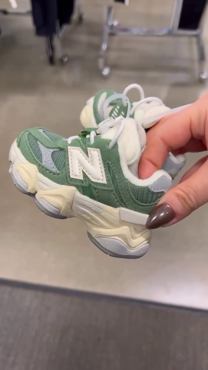 Stylish Kids Sport Sneakers – Comfortable & Trendy