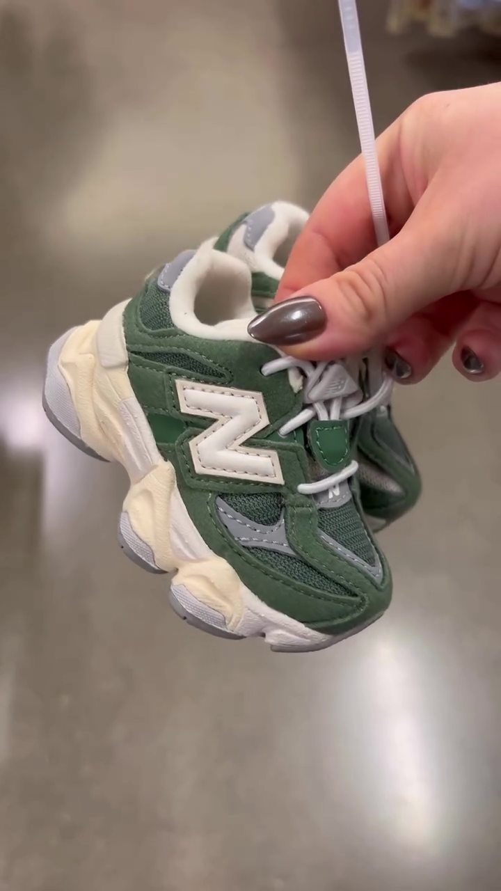 Stylish Kids Sport Sneakers – Comfortable & Trendy