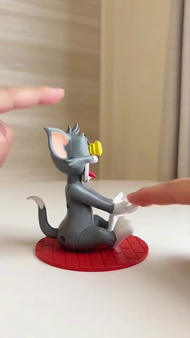 Funny Cartoon Bomb Toy – Tom’s Crazy Reaction