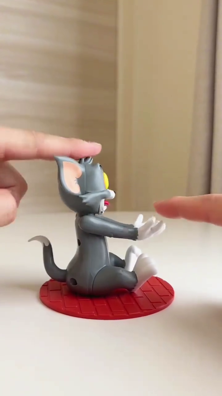 Funny Cartoon Bomb Toy – Tom’s Crazy Reaction