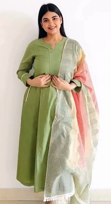 🖤 Classic Black Suit with Printed Dupatta – Timeless Ethnic Grace!