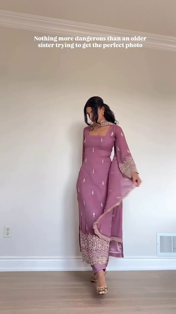 Elegant Mauve Embroidered Suit Set with Dupatta – Sophisticated Ethnic Wear