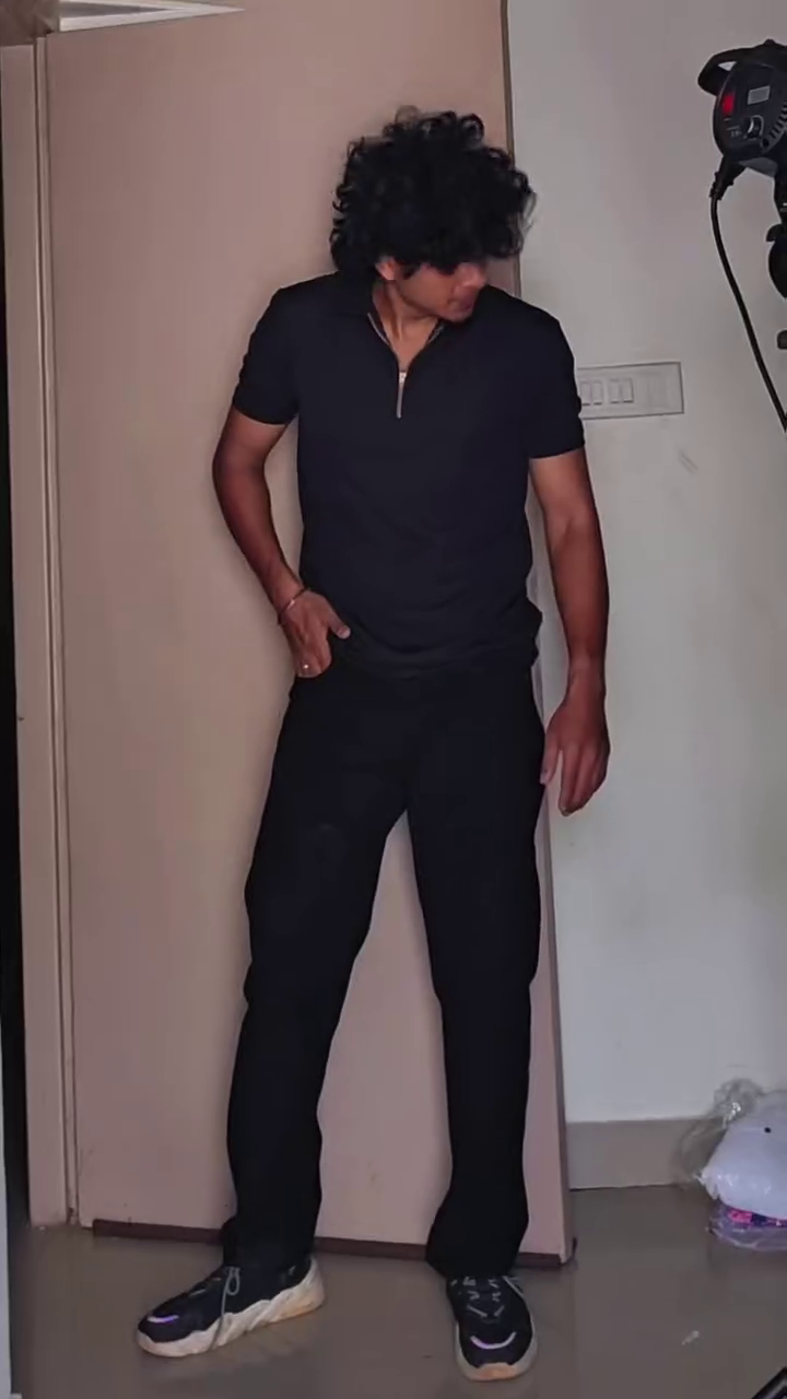 Casual Blue Polo T-Shirt with White Trousers – Smart Everyday Men’s Style