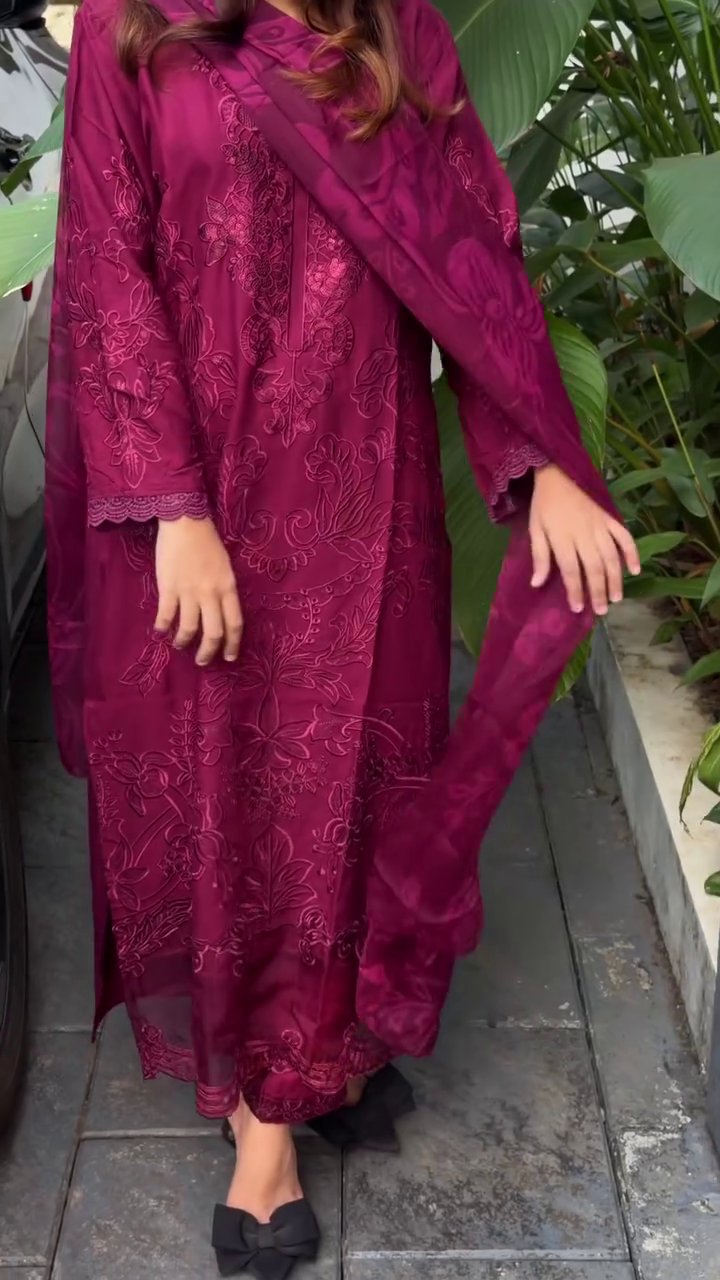 Elegant Maroon Embroidered Suit – Rich Traditional Ethnic Wear